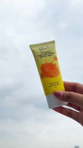 Hello Glow Vitamin C Sun Care Cream SPF 55 PA+++ 50g