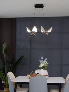 IGDL โคมระย้า LED ใหม่ทองนกกางเขนนกเพดานโคมระย้าแสงสำหรับห้องนั่งเล่นห้องรับประทานอาหารบุคลิกภาพ LED โคมไฟจี้บาร์ข้างเตียงแขวนแสงห้องนอนโคมไฟตารางการแข่งขัน