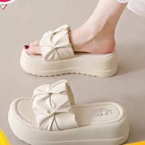Free Shipping Small-Sized Thick-Soled Casual Slippers For Women Suitable For Outdoor Wear In Summer New Style Non-Slip Height-Increasing And With A Single-Strap Design