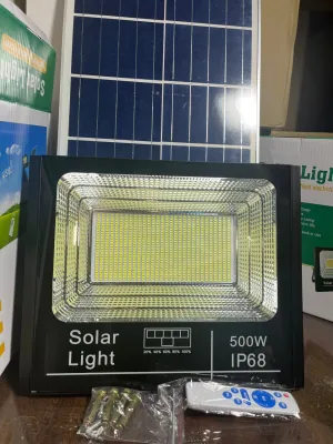 Đèn Pha Năng Lượng Mặt Trời 500W Vỏ Nhôm Hàng Cao Cấp chống nước Bảo hành 3 năm đổi mới trong 6 tháng