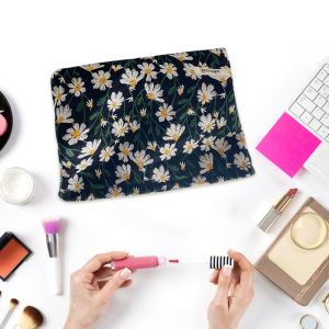 Travel Organizer Daisy Flower Embroidered Toiletry Case Compact Canvas Cosmetic Bag for Travel and Daily Use
