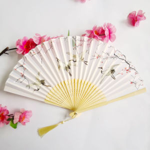 Quạt Xếp Cầm Tay Cổ Trang Vải Lụa Thân Tre Xòe Tròn Hoa Văn Quạt Giấy Trang Trí Nghệ Thuật Nhiều Mẫu Phong Cách Trung Hoa