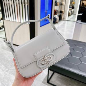 [CHUẪN HÃNG]Túi nữ đeo chéo /Đeo vai Icon 2 kiểu đeo mã mới toanh chất da trơn mịn (Size 21.5)