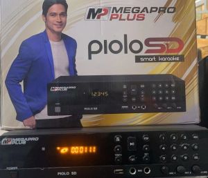 Megapro Plus Piolo SD 32GB SD Card Karaoke Player / with up to 20000 songs MTVs Songbook and with Wired Mic