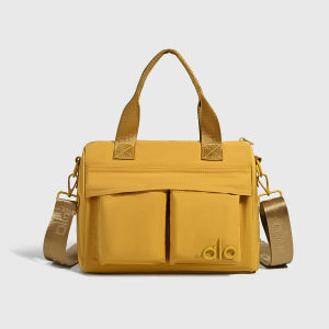 Túi xách nylon nhiều ngăn nhỏ gọn ALO dành cho nữ có hai túi trước trang trí bằng thẻ nhỏ dây đeo chéo có thể tháo rời in họa tiết khóa kéo kiểu dáng hộp túi đeo vai phong cách thường ngày.