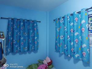 ผ้าม่านโดราเอม่อน ขนาด 1 ผืนกว้าง 100 cm ยาว 135 cm ขายแต่ม่านไม่มีราว หน้าต่าง 2 บานใช้ 2 ผืน