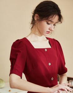 Đầm suông trơn cổ vuông tay lửng phồng gài nút trước