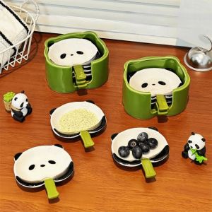 HCHC MALL 4/6Pcs Sáng tạo Đĩa đựng nước chấm bằng gốm sứ Có thể xếp chồng lên nhau Hình Dáng Gấu Trúc Đĩa đựng đồ ăn vặt hình gấu trúc hoạt hình Dễ dàng làm sạch có hộp đựng đồ Bộ bát đựng nước sốt mini Sử dụng tại nhà