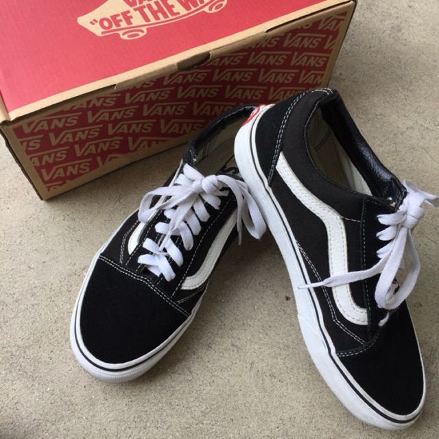 รองเท้าผ้าใบ Vans Old Skool Classic Black White รุ่นสุดฮิต รองเท้า