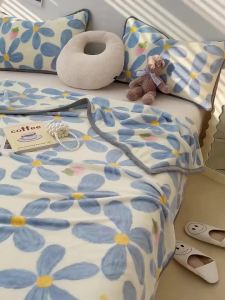 Flannel Blanket Fleece-Lined Thickened Coral Fleece Bed Sheet Blanket Throw Blanket Office Nap Blanket Student Dormitory Bedding LZD