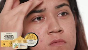 Viareline Vitamin C Deep cleansing mud mask Gently cares for cleanses hydrates and moisturizes facial skin