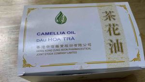 Dầu gió Hoa trà (Cty Di Hào nhượng quyền Hồng Kông) Camellia Oil 20ml thơm quyến rũ giúp thông mũi hỗ trợ hết say sóng tàu xe công thức cổ truyền| Lưu hương lâu diệt khuẩn|Thoa ngoài da khẩu trang|Dầu trắng|Ms:002