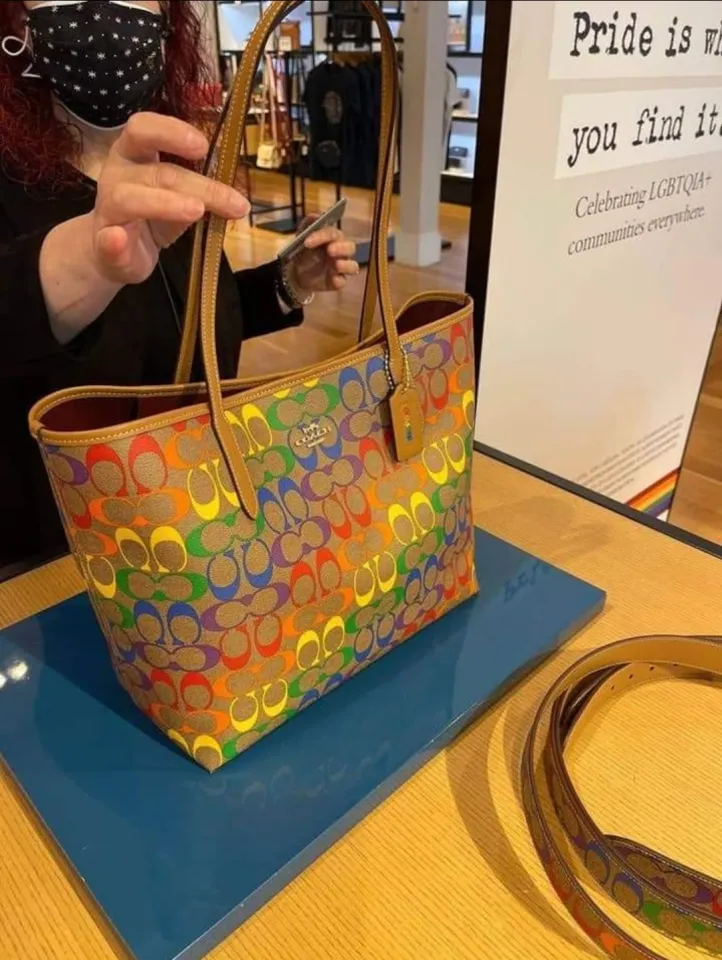 Coach 2025 tote rainbow