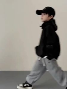 Autumn and Winter Boys Velvet Hoodie New Style Childrens Handsome Hooded Casual Coat Black Loose Top for Young Children2026