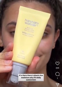 Kem Chống Nắng thuần chay Haruharu Wonder Chiết Xuất Gạo Đen Black Rice Moisture Airyfit Sunscreen SPF50+/PA++++ 50ml