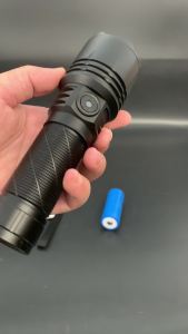 Zoomable LED Flashlights High Lumens 950LM Super Bright Torch Light 15W Long Range 650M Waterproof Type C Rechargeable Handheld Flashlight For Outdoor Patrol Emergency