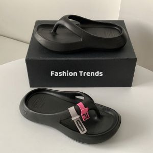[Free Shipping] Korean-Style Silver Flip-Flops A Niche Fashion Item Made Of EVA Material Versatile Comfortable With Thick Soles For Added Height Suitable For Wearing On The Beach Or Outdoors