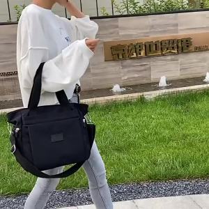 Túi tote nylon được lựa chọn cẩn thận túi xách di động dung tích lớn dùng để đi làm túi xách du lịch đơn giản và túi đeo chéo dành cho nữ.