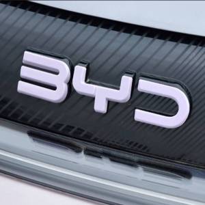 สีม่วง BYD โลโก้ด้านหน้า BYD Dolphin 2022-2025 สีม่วง kgd.store