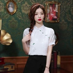 AMMIN เสื้อเบลาส์ Jacquard ซาตินแขนสั้นติดกระดุมสไตล์วินเทจเสื้อเบลาส์แฟชั่นคอตั้งเรียบง่ายสำหรับฤดูร้อน2024