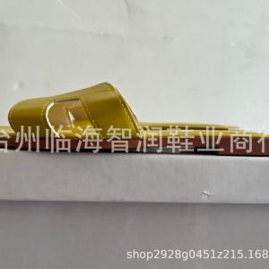 [Free Shipping] H WomenS Large-Size Summer New Flat Beach Sandals Casual And Versatile Slippers