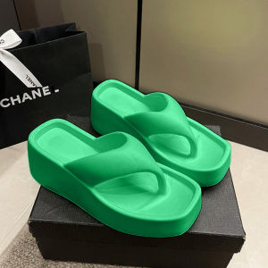 Sheii มาแรง รองเท้าหูหนีบเสริมส้น วัสดุยางน้ำหนักเบาใส่สบาย มีให้เลือก 5 สีเลยน้า พื้นกันลื่นแน่นๆ แมทช์ลุคไหนก็ดูดีสุดๆ ชอบรีบตำเลยน้าาา