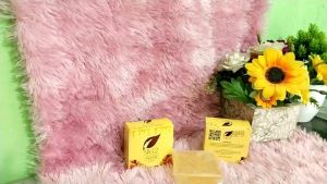 SR12 Honey Herbal Soap: Pembersih Wajah dengan Madu untuk Kulit Kering & Jerawat