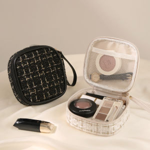 Small Cosmetic Bag Portable Makeup Pouch Lipstick Bag Sanitary Napkin Storage Bag Cute Organizer [Black]
