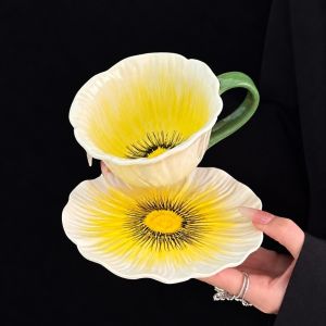 BETTERFORM Vẽ tay Bộ tách và đĩa lót cà phê bằng gốm Hình hoa Dụng cụ nhà bếp Bộ tách trà hoa Đẹp Đồ dùng bàn ăn Bộ tách cà phê họa tiết hoa Trà chiều