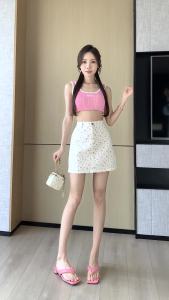 AMMIN กระโปรงเดนิม Sablon Bunga เอวสูงแบบติดกระดุมสำหรับกระโปรงสวยหรูคอมมิวเตอร์เวอร์ชันผู้หญิงเกาหลีสายการผลิตป้องกันการลื่นในฤดูร้อน2024