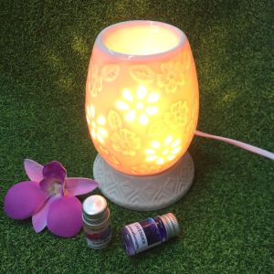 เตาเซรามิค เตาน้ําหอม เตาฉลุ เตาน้ํามันหอมระเหย แถมฟรีน้ําหอม5 มล. 2 ขวด