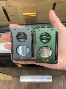 Cắt cigar đa năng Lubinski YJA-30033 chính hãng – Tích hợp V cắt đục lỗ gác điếu thiết kế sang trọng kèm bao da