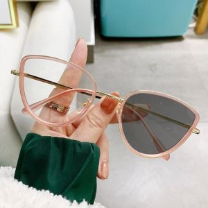 AXNAT Kacamata Lensa Photochromic 2 In 1 Anti Radiasi Wanita Pria Kacamata Bingkai Titanium Cat Eye Anti UV Photochromic KC048