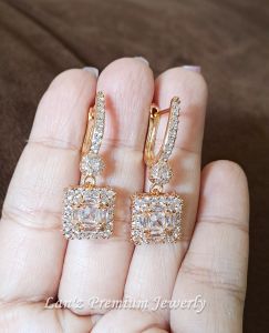 Anting Berlian Kotak MahaDewi Mewah Titanium Perak Emas 22K