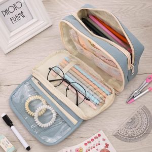 กระเป๋าสำหรับใส่เครื่องเขียนน่ารักๆ มีทั้งหมด 7 สี ความจุของได้เยอะ มีช่องให้ใส่ได้หลายช่อง พกพาสะดวก