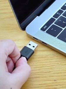 5-in-1 USB C Hub Aluminum USB C Multiport Adapter with Memory SD/Micro SD Card Reader for iPhone