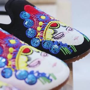 [Free Shipping] Slippers With Classical Peking Opera Mask Embroidery Fabric Shoes For Home Use WomenS Summer Style