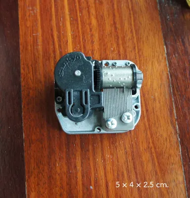 เครื่องกล่องดนตรีไขลาน Sankyo