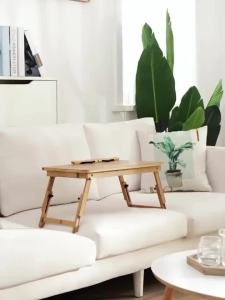 HP โต๊ะพับ โต๊ะญี่ปุ่น โต๊ะเล็บบนเตียง ปรับระดับได้  พื้นยางกันลื่น รับน้ำหนัก 20kg