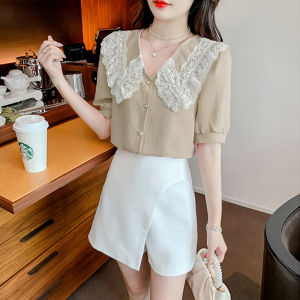 LKfashion ใหม่สุด🎉เสื้อผญคอกว้างคอวีแต่งกระดุมหน้าเสื้อแฟชั่นปักลายลูกไม้ดูดีมีระดับ เสื้อคุณผู้หญิงสีพื้นผ้านิ่มสวมใส่สบาย💟