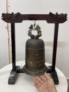 Chuông treo đồng đỏ đúc có giá treo chuông cao 35cm đk miệng 20cm nặng khoảng 4.5kg