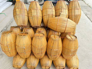 Giỏ đựng cá hình CÀ NA bằng tre đã sơn PU dùng để đựng các loại cá ( 43x16cm ).