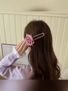 Klip Rambut Rose Hair Clip Romantic Duckbill Pin Elegant Floral Cute Design Lightweight Secure Hold