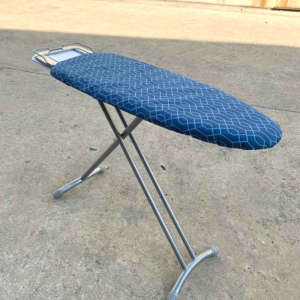 Bàn Để Ủi Quần Áo Khung Thép Dạng Đứng Lebenlang LBB363 (hoa văn màu sắc trên vải theo từng đọt giao ngẫu nhiên)