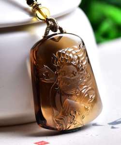 Pure natural tea topaz big black heaven God of wealth pendant super beautiful color exquisite carving. The guardian God is the god of medicine and wealth. Bless peace and health! Dimensions: 403014 mm