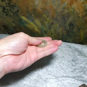 19.7mm Premium Nephrite natural light green with slight yellow hue Jade ring/small thumb ring (with certificate) 19.7毫米和田玉天然浅青带微黄戒指/小扳指(带证书)