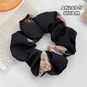 Ikat Rambut Scrunchie Korea Perempuan Dewasa Gambar Beruang Aksesoris Kunciran Hijab Elastis AK249 ZIORRA