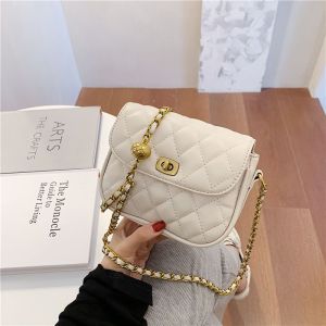 IELGY กระเป๋าเอกสารมีโซ่เพชรผู้หญิงญี่ปุ่นเกาหลีกระเป๋าทรงกลมขนาดเล็กเข้ากับทุกอย่าง