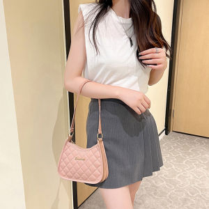 QJshop   พร้อมส่ง ทุกบ้าน กระเป๋าสะพายใต้วงแขน คอลเลคชั่นนี้สาวๆห้ามพลาด จะสายออฟฟิศ สายคาเฟ่ ก็แมทช์ได้หมด สีสันโทนพาสเทลมีมาหลายสี เลือกซื้อกันได้เลยนะแม่