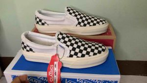 Slip on vans chekerbord ogsepatu pria vans slip on catur